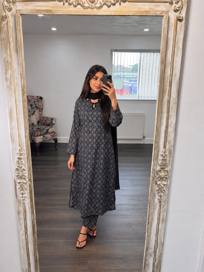 Mara – Premium Lawn 3 Piece Suit