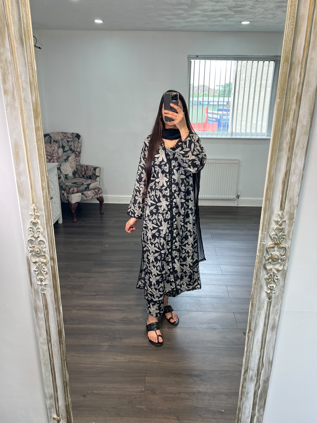 Aila – Premium Lawn 3 Piece Suit