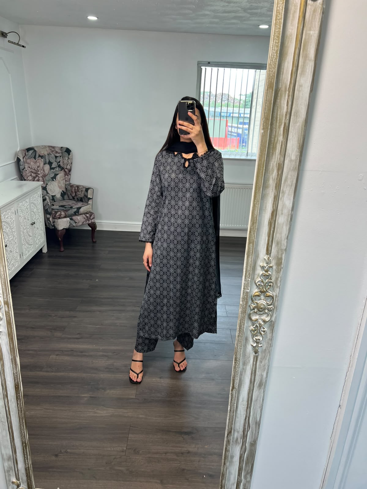 Mara – Premium Lawn 3 Piece Suit