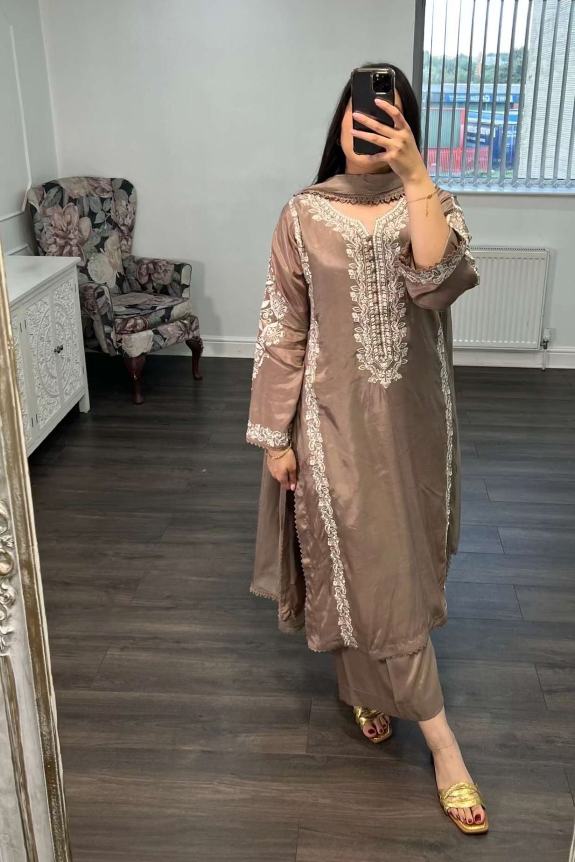 Mushk – Luxury Embroidered Silk 2-Piece