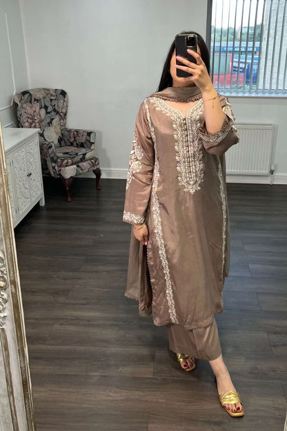 Mushk – Luxury Embroidered Silk 2-Piece