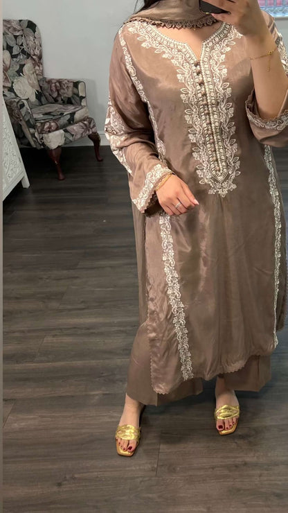 Mushk – Luxury Embroidered Silk 2-Piece