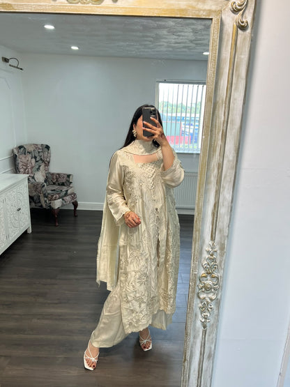Noor Mahal – Pearl Ivory Embroidered 3-Piece Luxury Pret