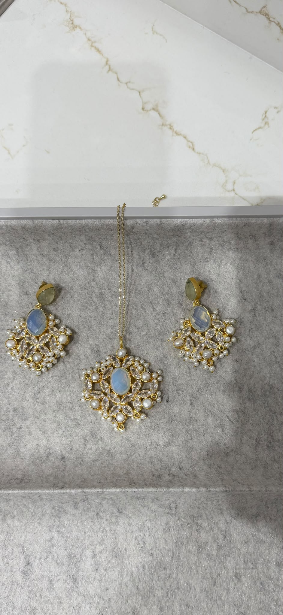 Noor Opal Pendant Set