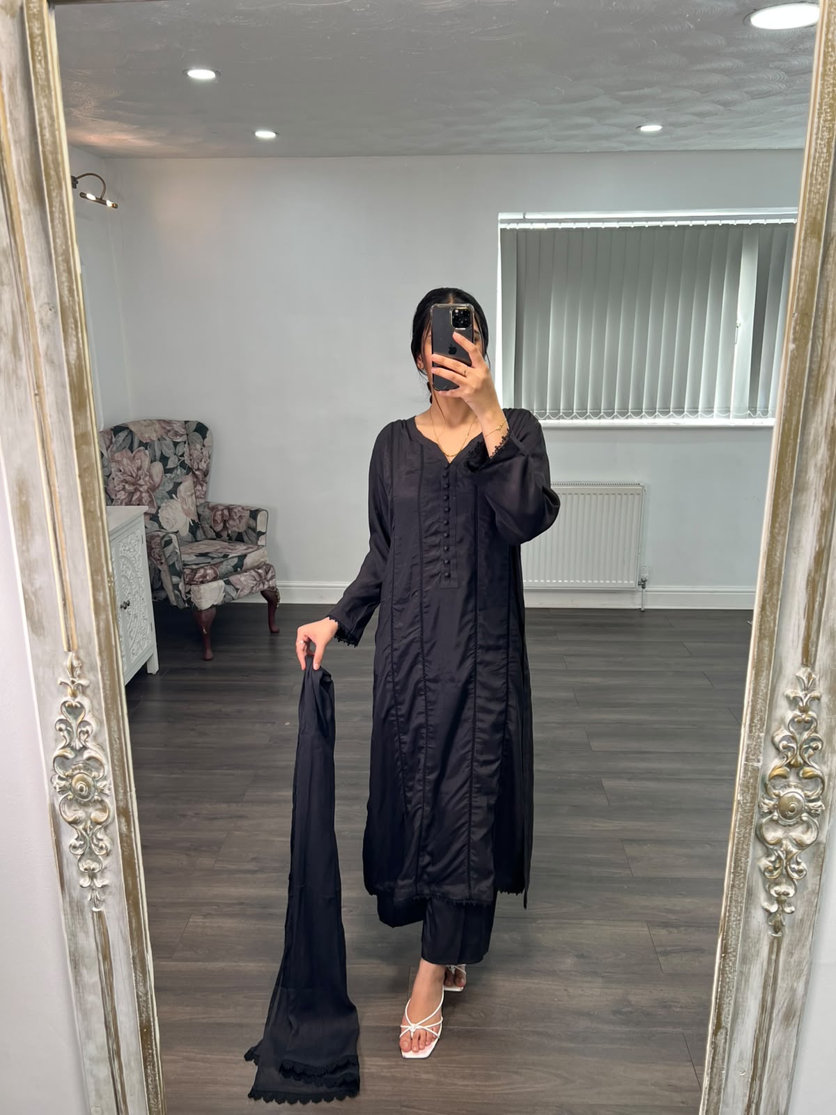 Zayna – Elegant Black 3-Piece Suit